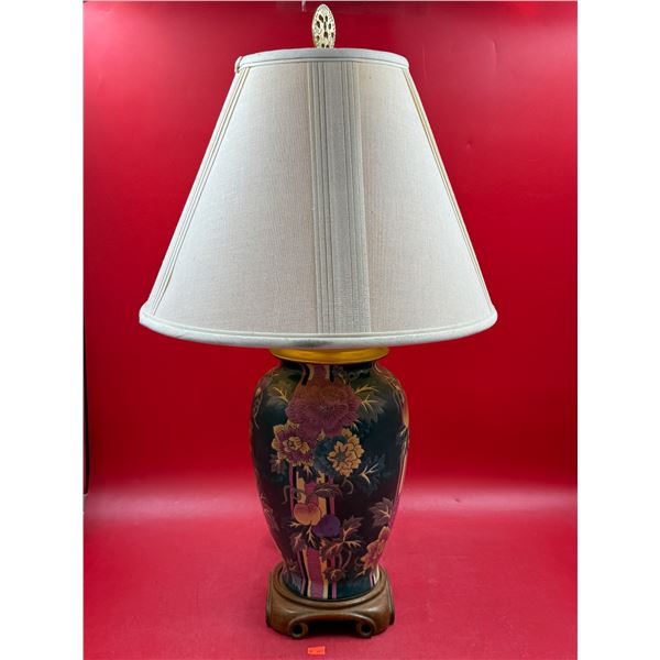 Vintage Porcelain Floral Themed Table Lamp
