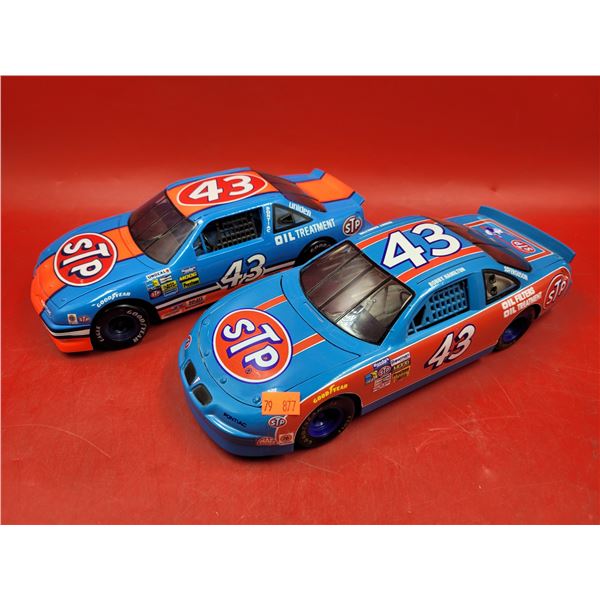 (2) Ertl STP #43 Toy Cars