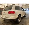 Image 14 : PARKSVILLE - 2006 VOLKSWAGEN TOUREG  WHITE 309705 KMS - D023887