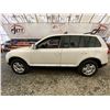 Image 23 : PARKSVILLE - 2006 VOLKSWAGEN TOUREG  WHITE 309705 KMS - D023887