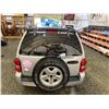 Image 19 : PARKSVILLE - 2002 JEEP LIBERTY SILVER 233807 KMS - D195112