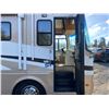Image 10 : PARKSVILLE - 2004 HOLIDAYRAM ROADMASTER WHITE 61222 MILES - D026958