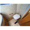 Image 38 : PARKSVILLE - 2004 HOLIDAYRAM ROADMASTER WHITE 61222 MILES - D026958