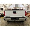 Image 17 : PARKSVILLE - 2014 GMC SIERRA WHITE 198424 KMS - D116026