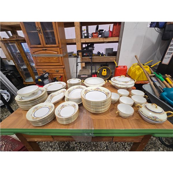 422 --NORITAKE CHINA IN THE OXFORD PATTERN