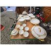 Image 3 : 422 --NORITAKE CHINA IN THE OXFORD PATTERN