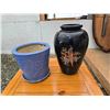 Image 1 : 425 --JAPANESE KUTANI-STYLE PORCELAIN VASE AND FLOWER POT