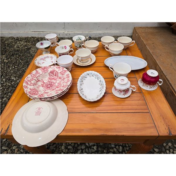 427 -- JOHNSON BROTHERS ENGLISH CHIPPENDALE PLATES AND RANDOM CHINA PIECES