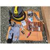 Image 2 : 428 -- STANLEY MINI VACCUM, MINI VICE, WELDING GLOVES AND MORE