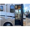 Image 10 : PARKSVILLE - 2004 HOLIDAYRAM ROADMASTER WHITE 61222 MILES - D026958