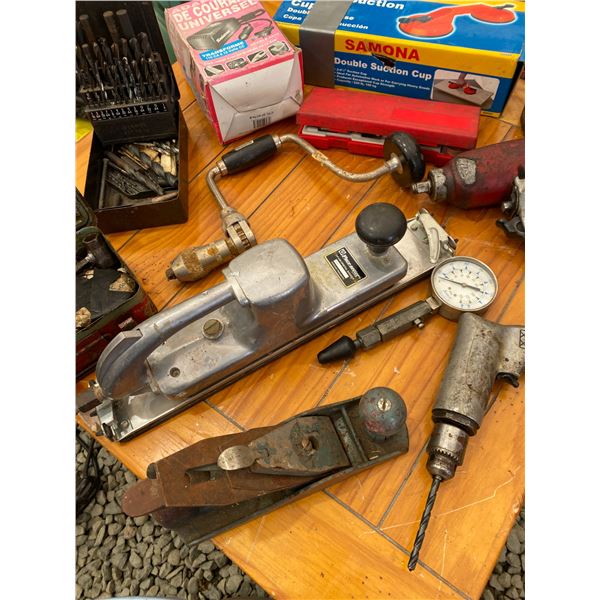 515 -- TOOLS IN A BIN