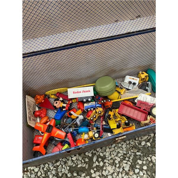 542 -- TRUNK O TOYS