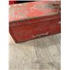 Image 1 : 543 -- LARGE RED TOOL BOX