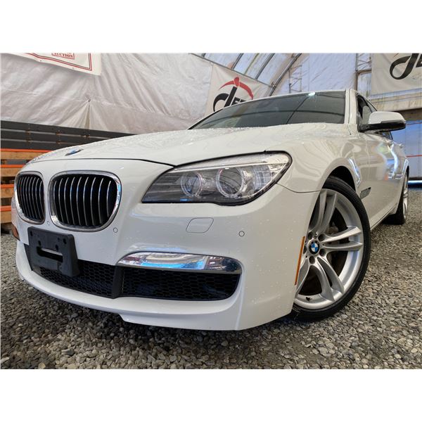 PARKSVILLE - 2013 BMW 750I WHITE 65641 KMS - J223981A