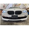 Image 5 : PARKSVILLE - 2013 BMW 750I WHITE 65641 KMS - J223981A