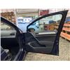 Image 37 : PARKSVILLE - 2016 VW E GOLF BLUE 82835 KMS - D915011