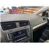 Image 54 : PARKSVILLE - 2016 VW E GOLF BLUE 82835 KMS - D915011