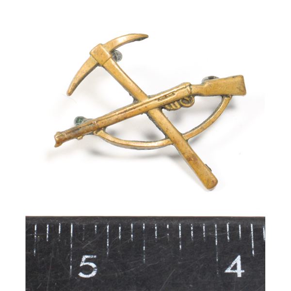 #340 WW1 Canadian Pioneer Battalion Collar Badge