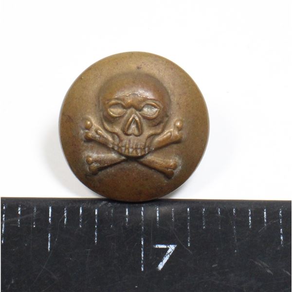 #368 WW1 British 17th Lancers Deathshead Button