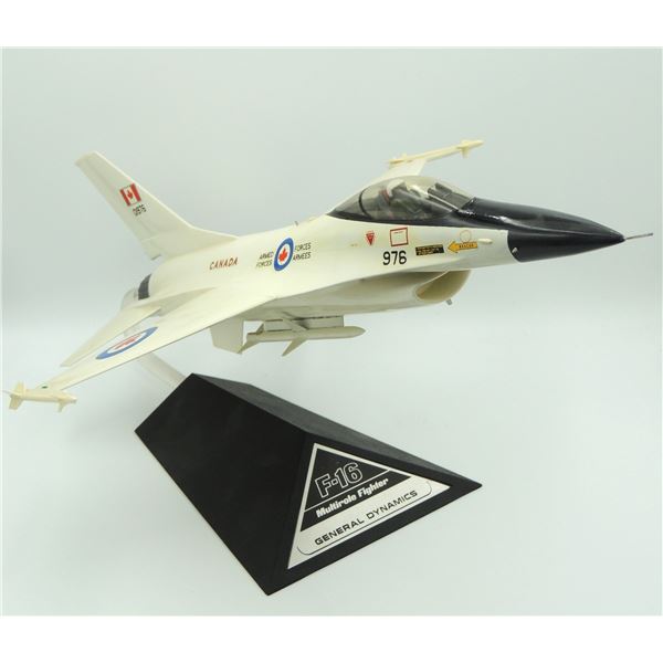 #906 Rare F-16 General Dynamics Desk Model RCAF