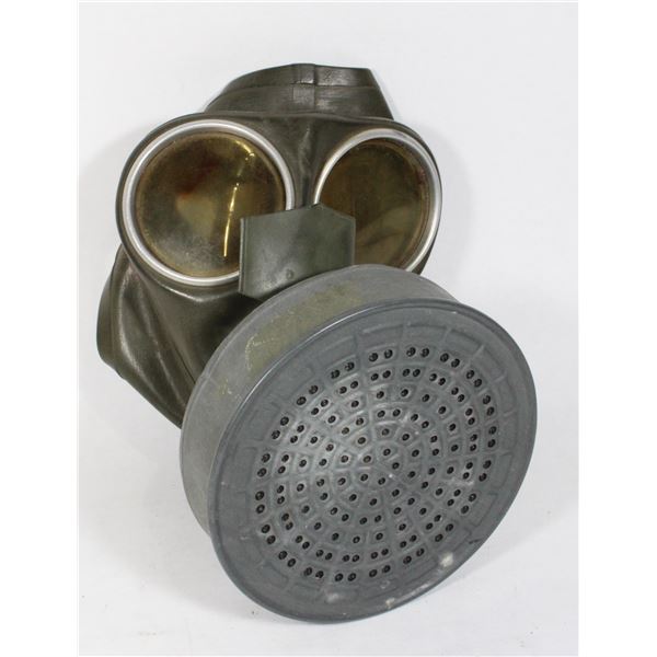 #934 WW2 German Childrens Gas Mask Respirator