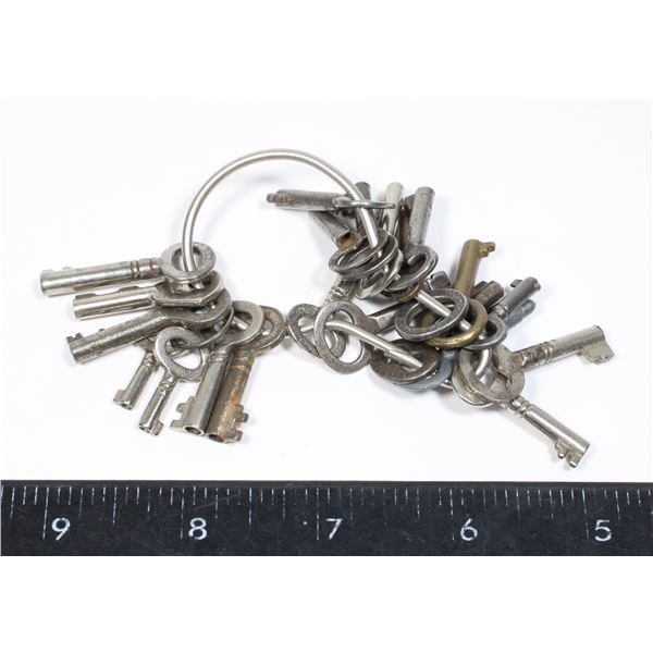 #1539 Lot of 22 Antique Keys on Ring