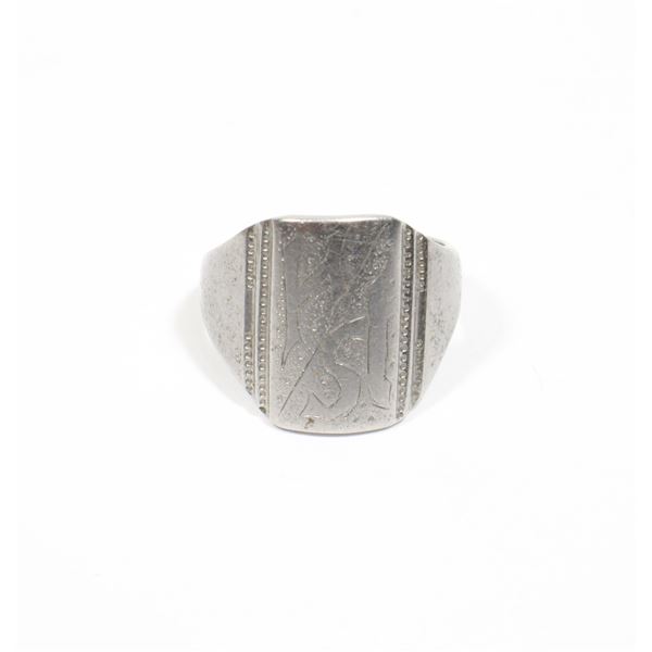 #1574 Vintage Men's Fashion Ring H/st Marked (Size 7.5)