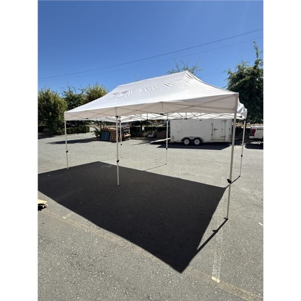 BRAND NEW 10X20FT COMMERCIAL EASY UP SHELTER, WHITE TOP, EASY UP AND DOWN, WITH CARRY BAG RETAIL $79
