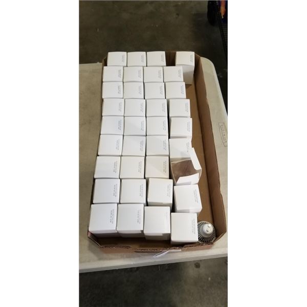 TRAY OF NEW 3000K LED LAMPS 3PD9