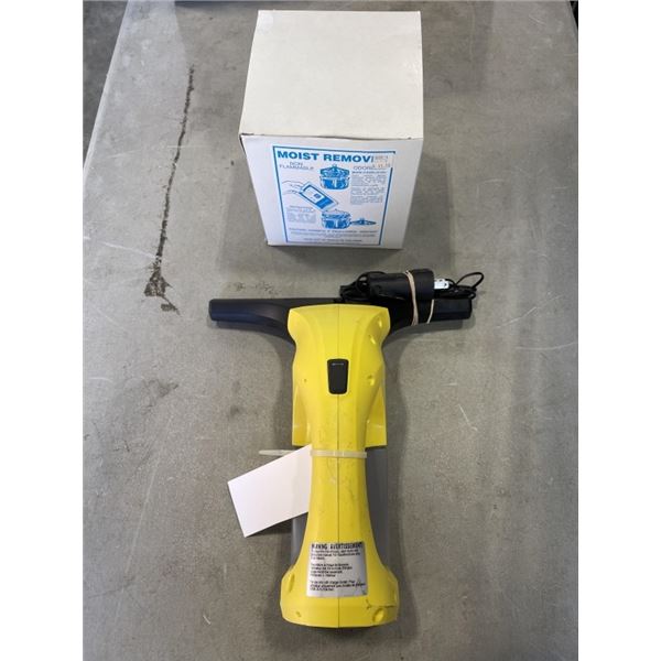 KARCHER WATER SUCTION W/ CHARGER AND MOISTURE REMOVER