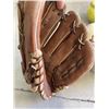 Image 2 : BASEBALL MITT WITH 6 SOFTBALLS