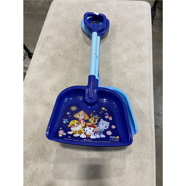 3 NEW PLASTIC SHOVELS