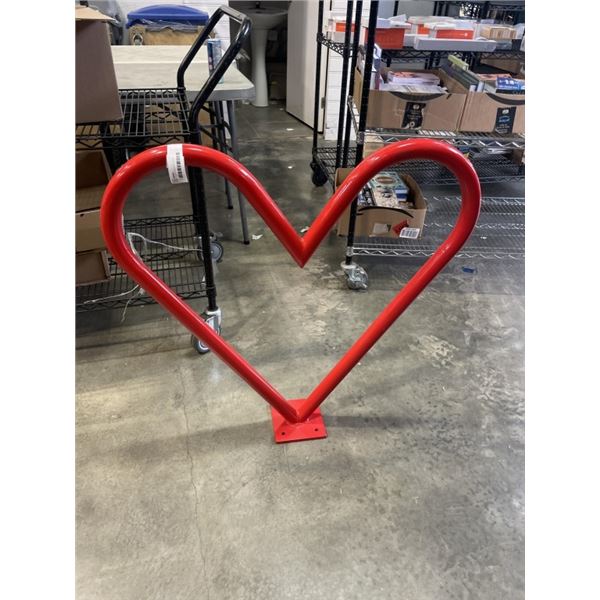 STEEL FLOOR MOUNTED HEART