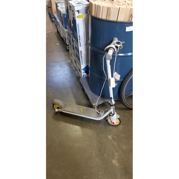 NINEBOT ELECTRIC SCOOTER WITH CHARGER TURNS ON BUT CAN'T GET IT TO MOVE