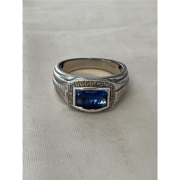 STERLING SILVER W/ BARREL COT LAB CREATED BLUE SAPPHIRE STONE W/ GENUINE DIAMONDS (28) RING SIZE 9 M
