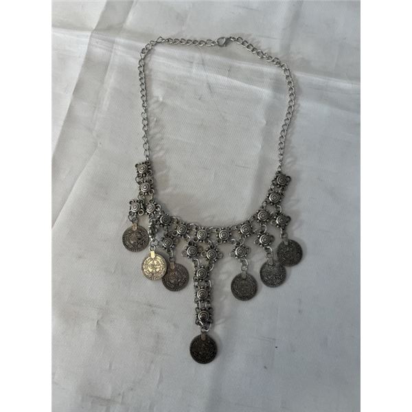 VINTAGE SILVER TONE DANGLING COIN PENDANTS NECKLACE