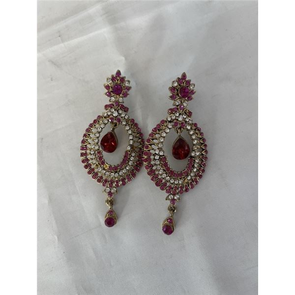 PAIR OF VINTAGE EXTRA LARGE DANGLE RHINESTONES EARRINGS 3.5"
