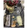 Image 5 : 2 BOXES OF HOME DEOCR AND COLLECTIBLES