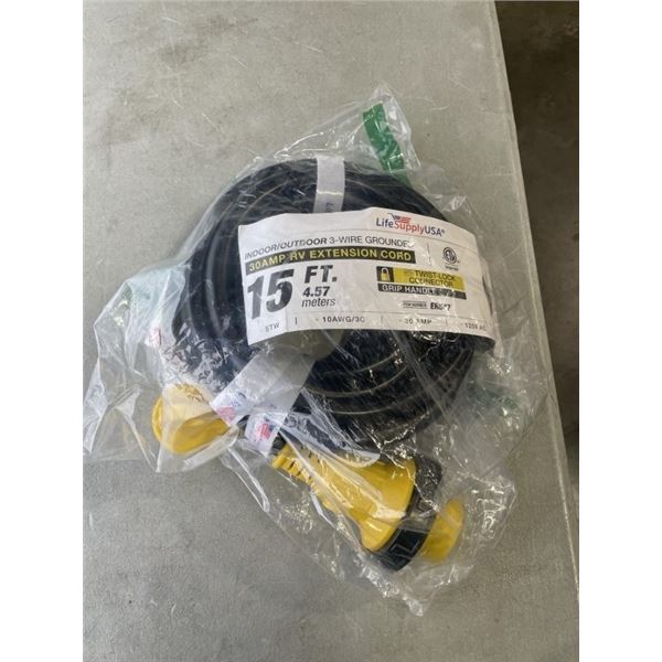 AS NEW HEAVY DUTY 30 AMP 15FT RV EXTENSION CORD WITH TWIST LOCK CONNECTOR AND GRIP HANDLE