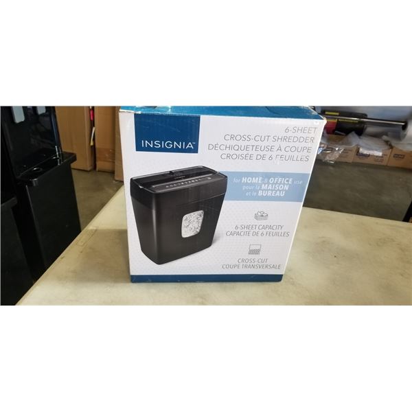 INSIGNIA 6 SHEET CROSSCUT SHREDDER WORKING