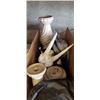 Image 3 : LARGE BOX OF ASSORTED DECOR AND COLLECTIBLES