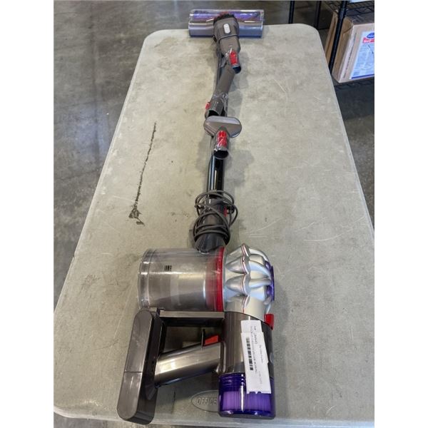 DYSON V8 CORDLESS VACUUM WORKING