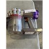 Image 2 : DYSON V8 CORDLESS VACUUM WORKING