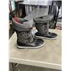 Image 1 : PAIR OF NEW MENS BOOTS SIZE 8