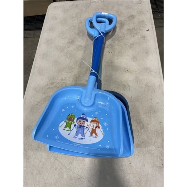 3 NEW PLASTIC SHOVELS
