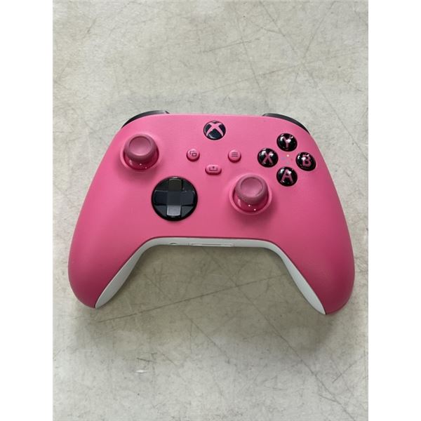 XBOX X WIRELESS CONTROLELR - TESTED WORKING, RETAIL $74