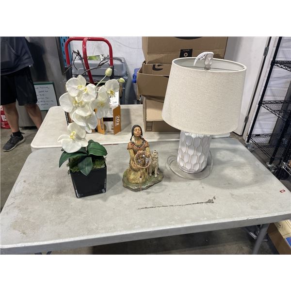 DECORATIVE TABLE LAMP, FAKE PLANT AND WOLD DREAM CATCHER FIGURINE