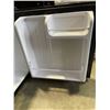 Image 2 : INSIGNIA COMPACT BAR FRIDGE, WORKING AND CLEAN