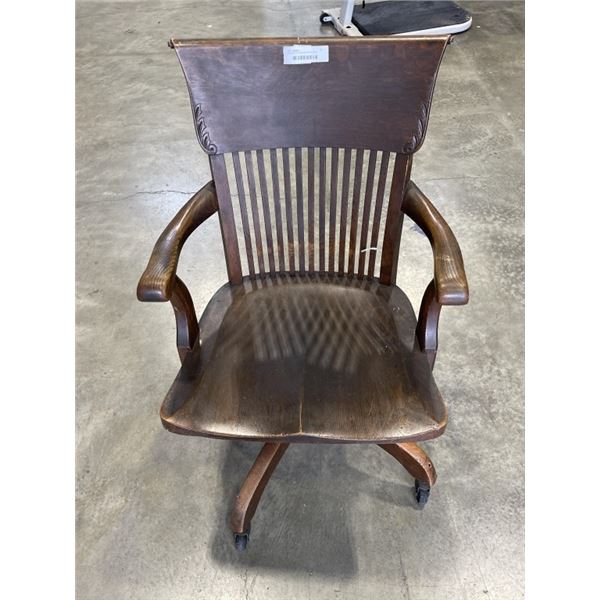 ANTIQUE ROLLING OAK OFFICE CHAIR