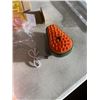 Image 3 : 10 NEW PET SPRAY BRUSHES
